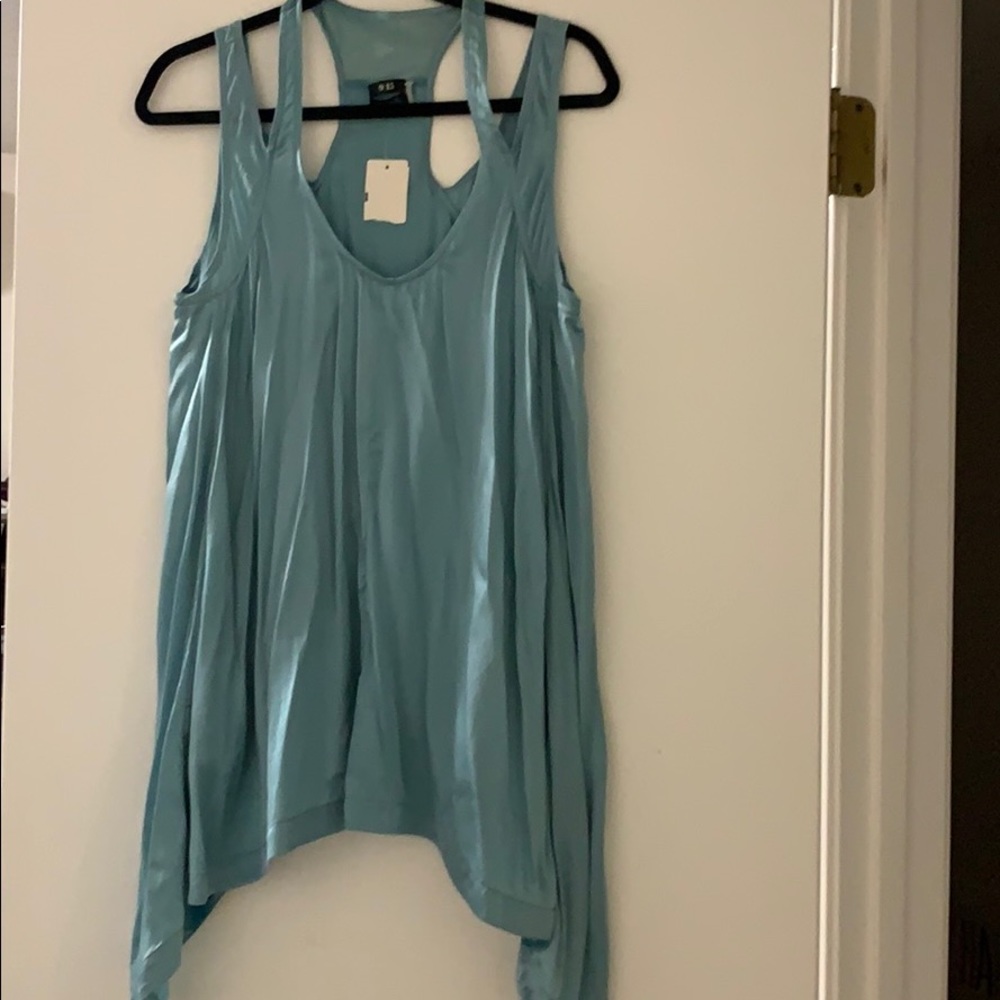 NWT 9/15 100% Silk VNeck Tank (Seafoam)